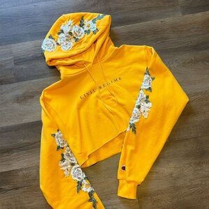 Civil regime cropped hoodie size small, appliqué
